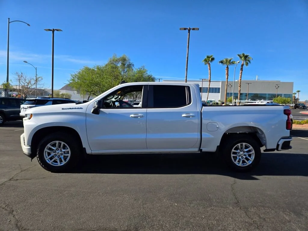 Used 2022 Iridescent Pearl Tricoat Chevrolet RST image 3