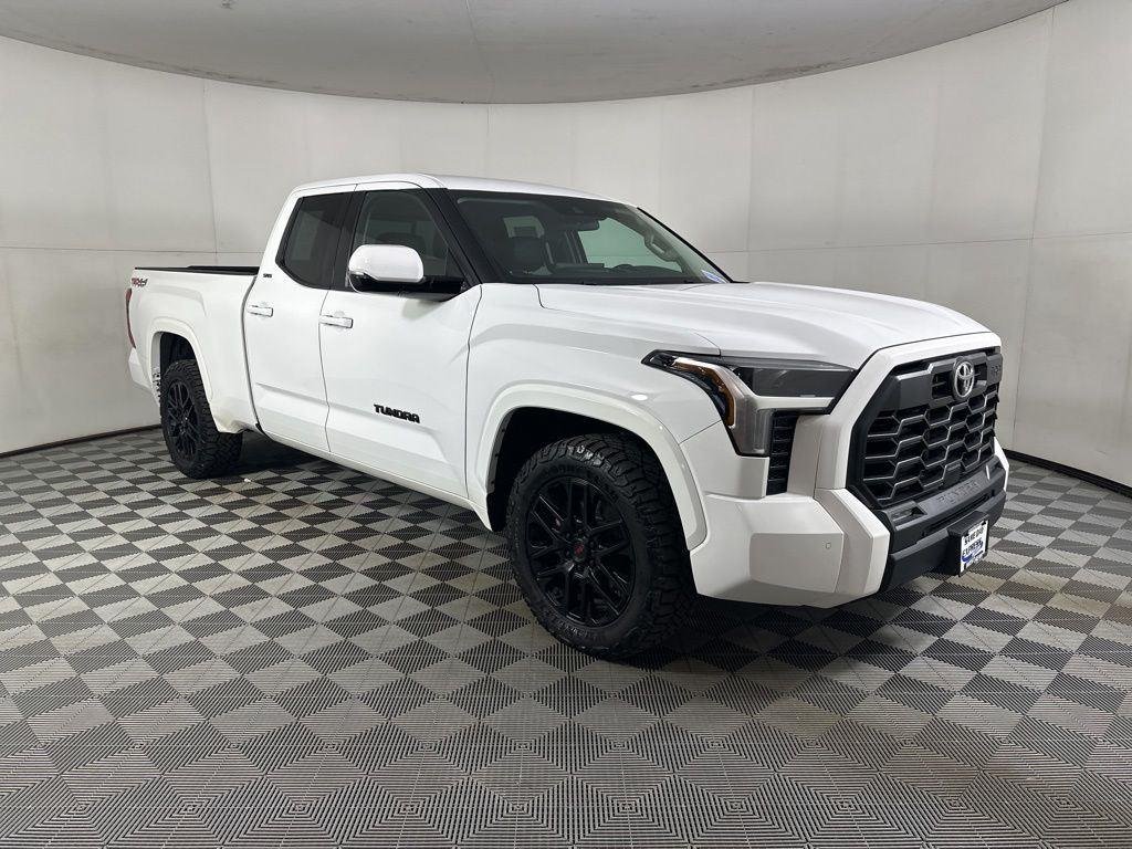 Used 2022 White Toyota SR5 image 13