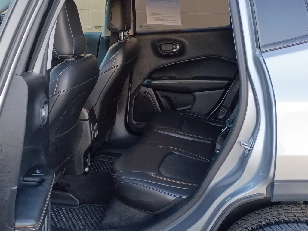 Used 2018 Billet Silver Metallic Clearcoat Jeep Latitude image 17