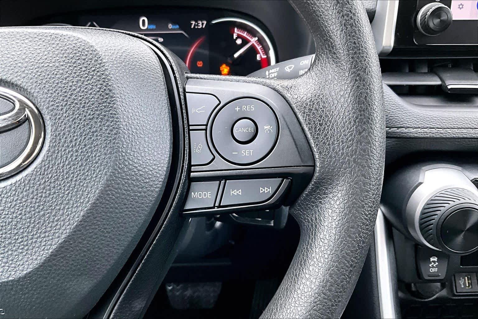 Used 2025 Ice Toyota LE image 24