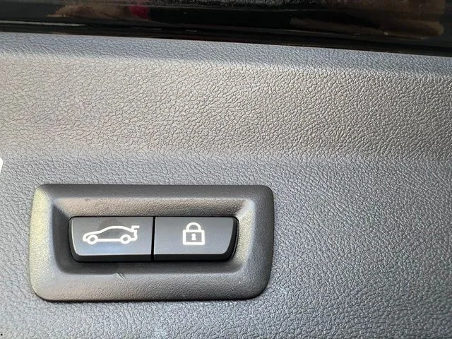 Used 2022 Black BMW sDrive30i image 44