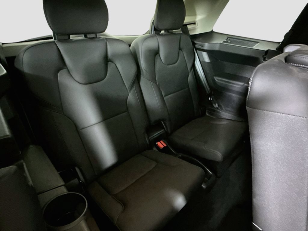 Used 2025 White Volvo Plus image 28
