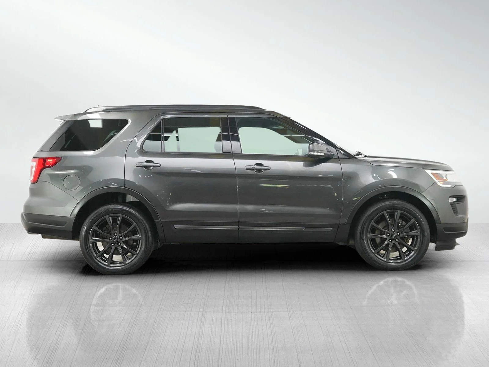 Used 2018 Magnetic Metallic Ford XLT image 6