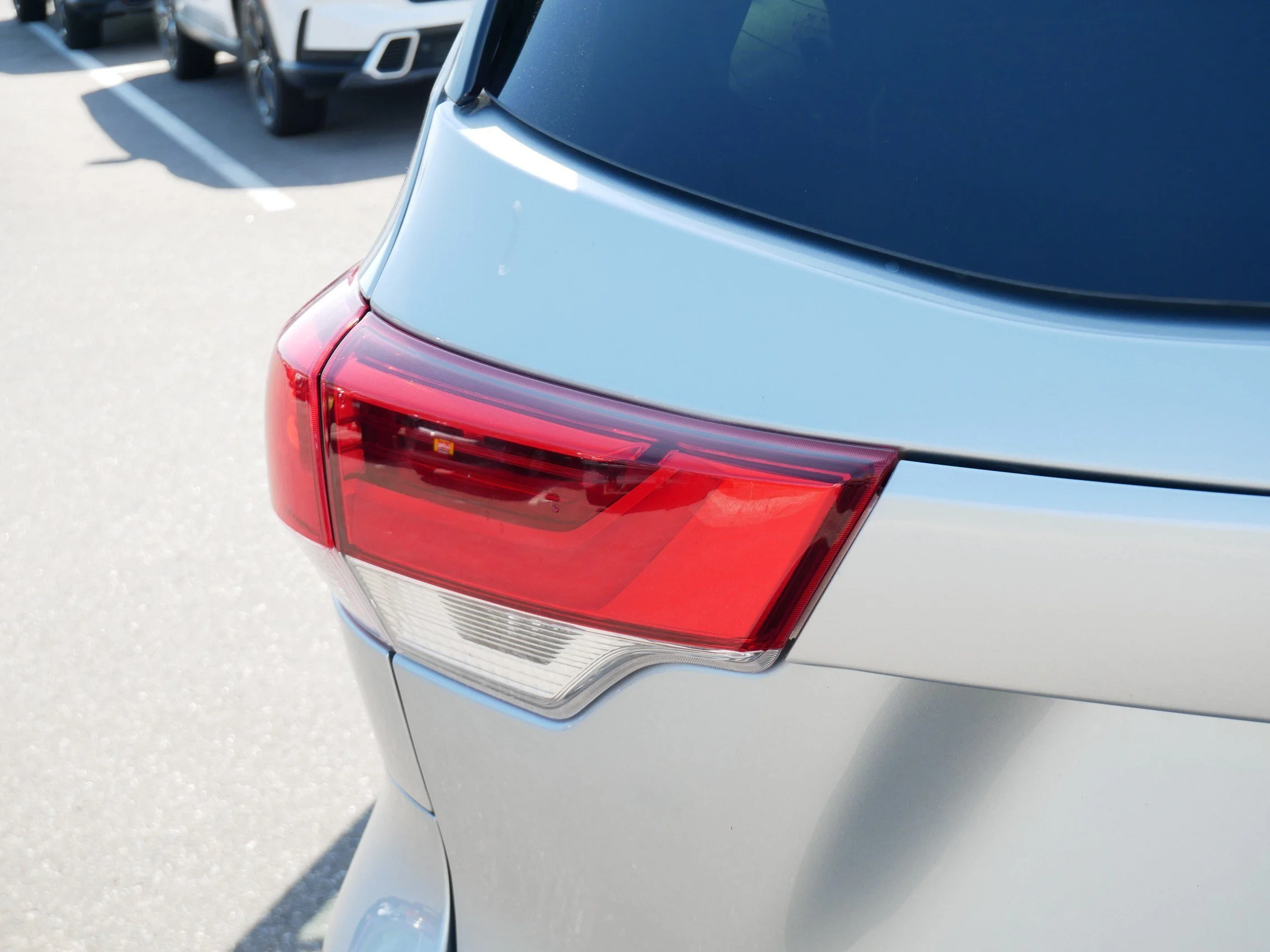 Used 2019 Celestial Silver Metallic Toyota XLE image 17