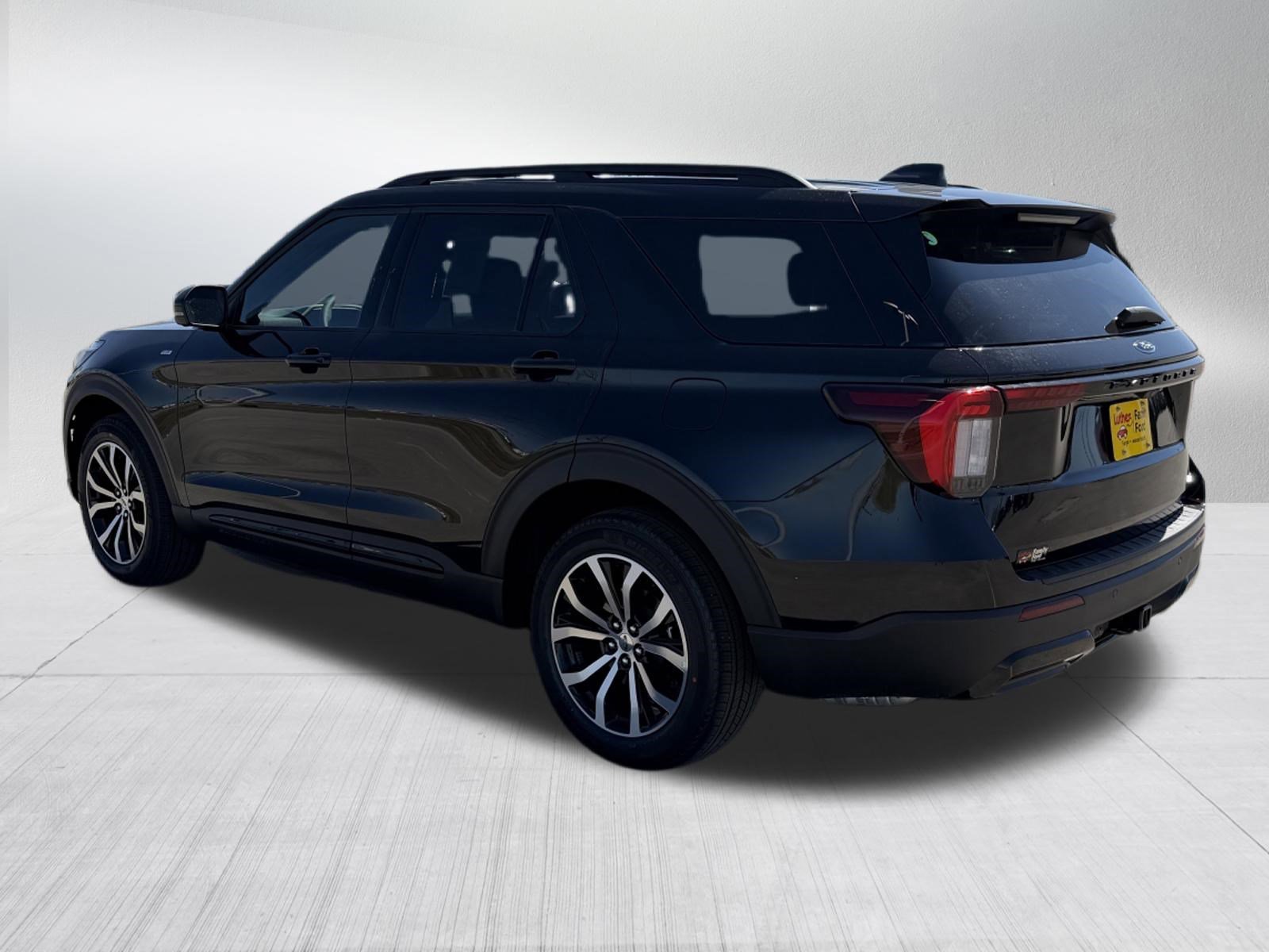 New 2026 Agate Black Metallic Ford ST-Line image 3