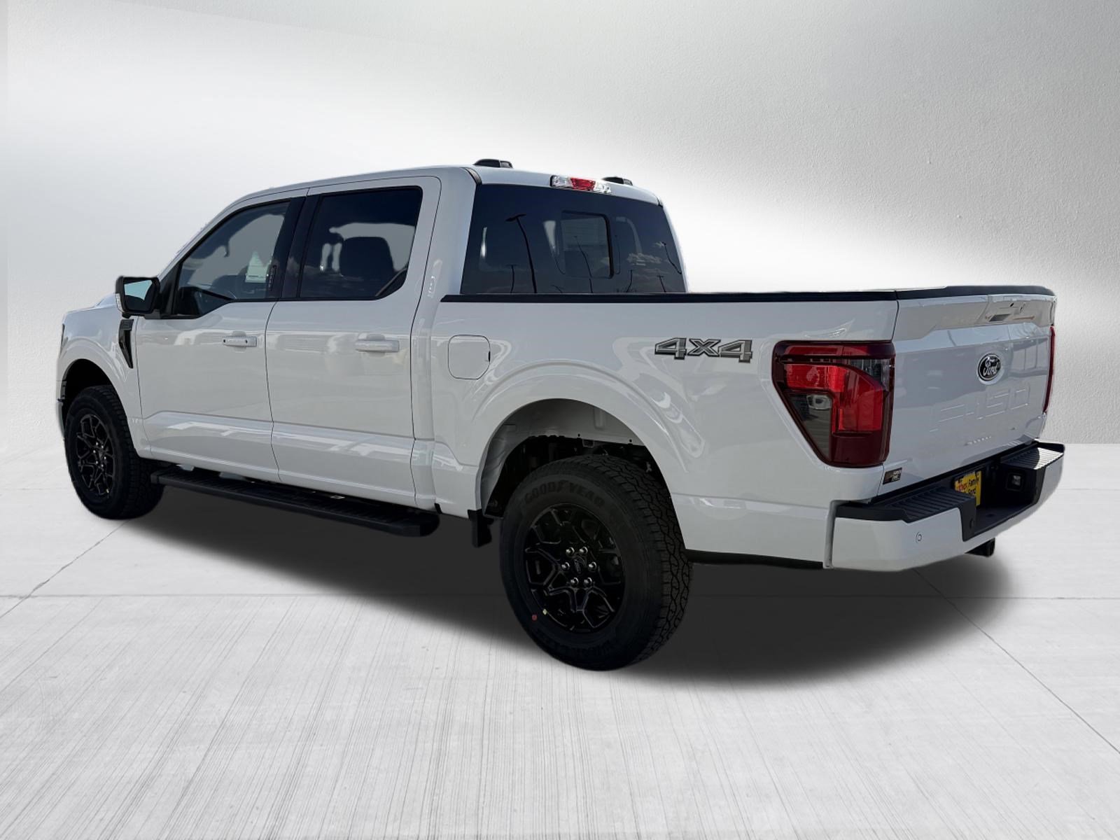 New 2026 Oxford White Ford XLT image 3