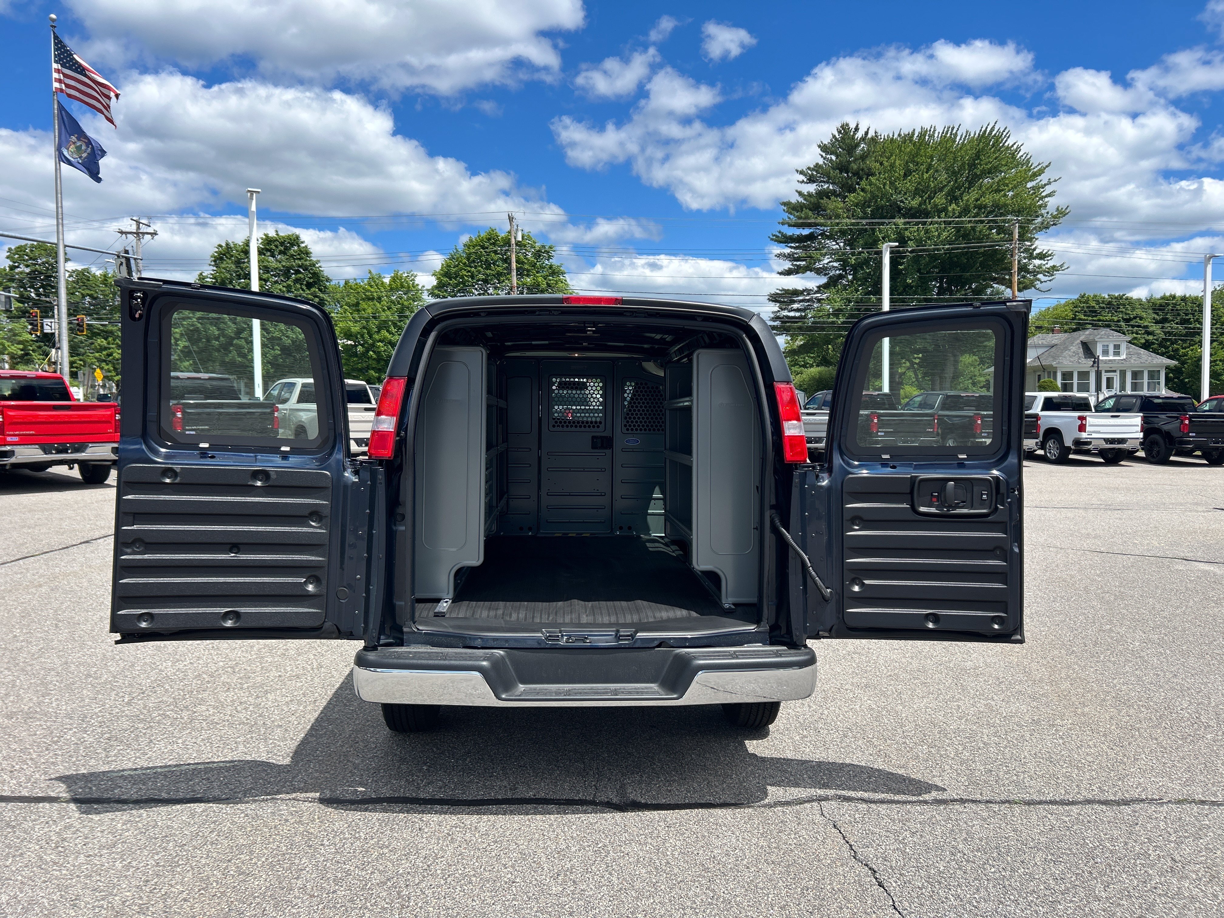 2026 Chevrolet Express Cargo Work Van - Photo 10