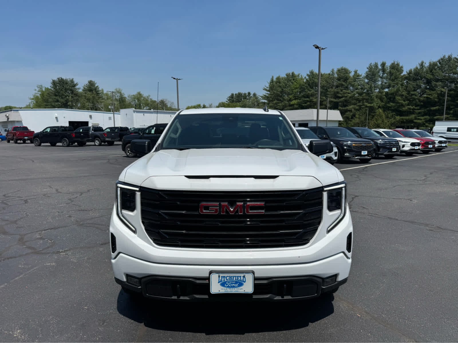 Used 2024 Summit White GMC Elevation image 9