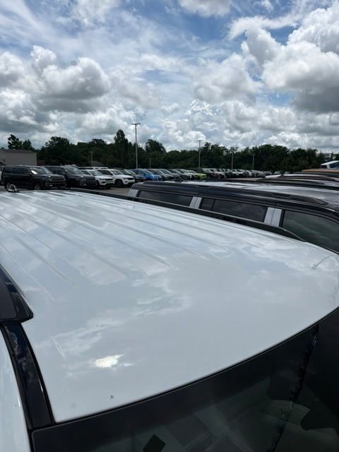 New 2026 Bright White Clear-Coat Exterior Paint Jeep Limited Altitude image 4
