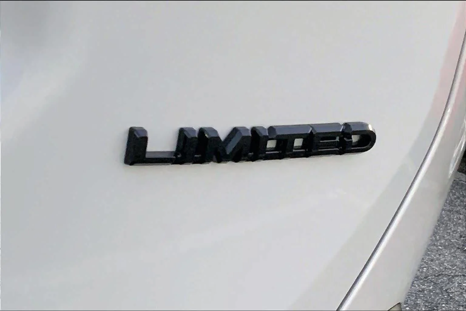 Used 2026 Wind Chill Pearl Toyota Limited image 9