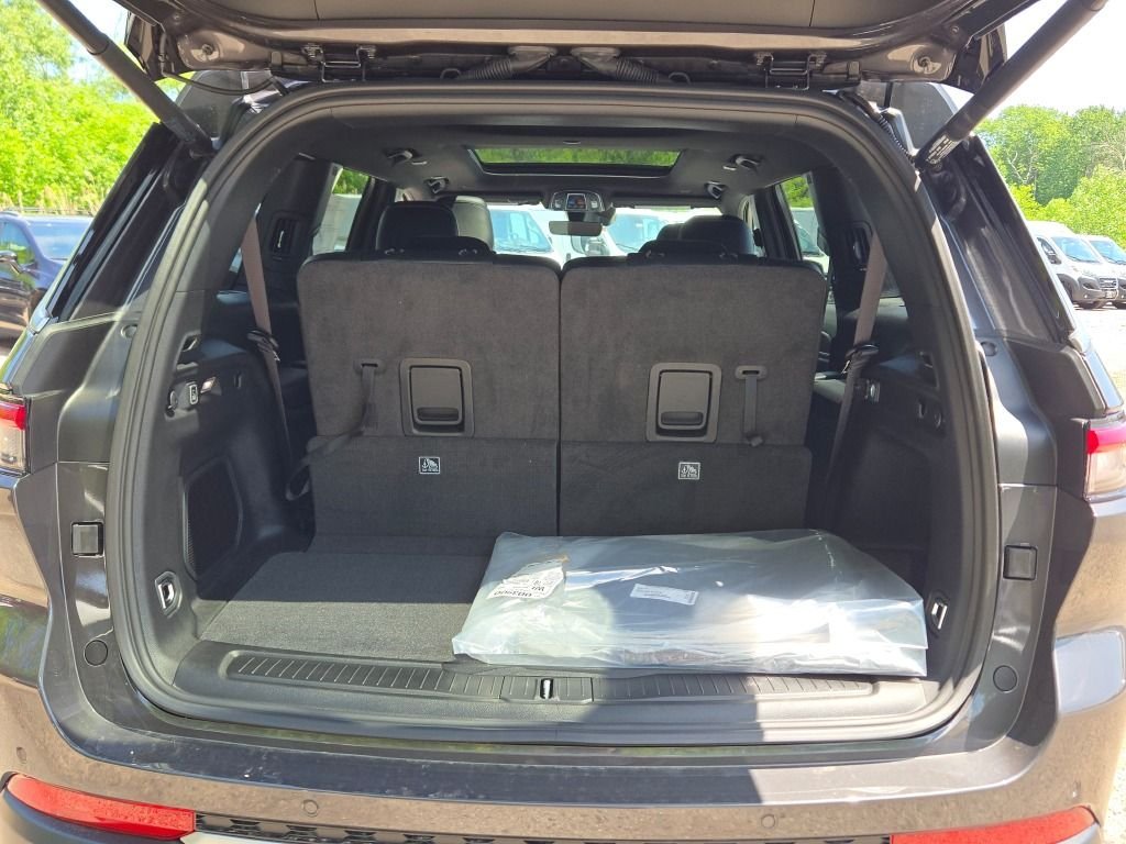 New 2026 Baltic Gray Metallic Clearcoat Jeep Limited image 17