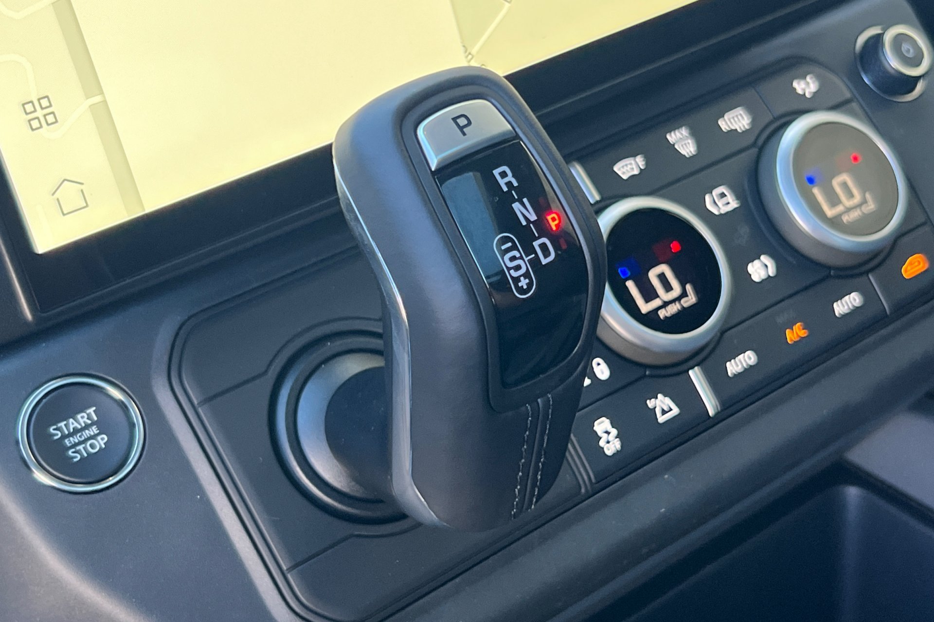 New 2026 Woolstone Green Land Rover X-Dynamic SE image 24