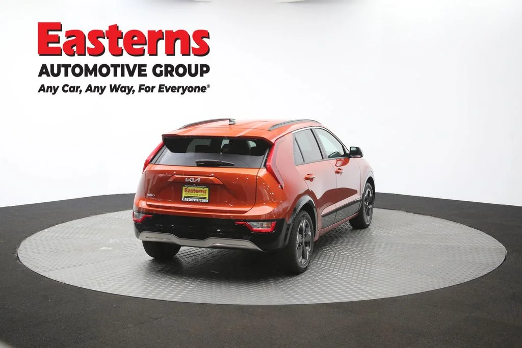 Used 2023 Red Kia Wind image 39