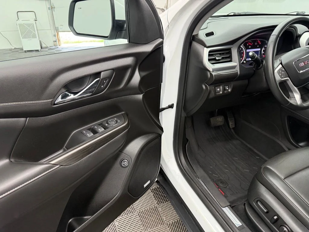 Used 2023 White GMC SLT image 17