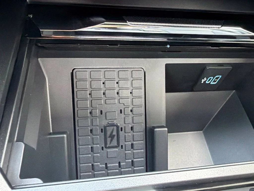 New 2027 Agate Black Metallic Ford F-350® Lariat® image 23