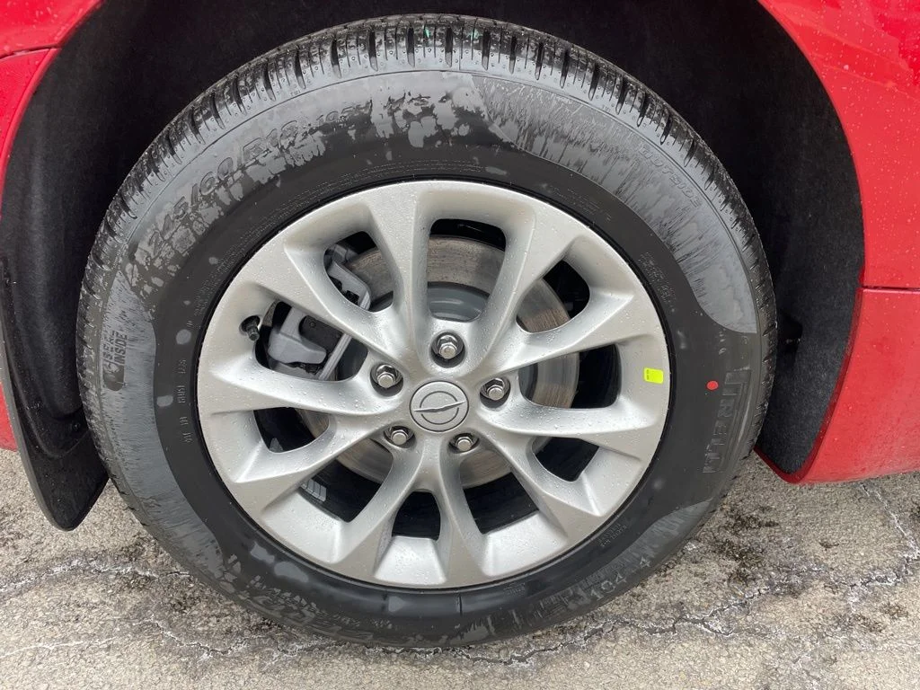 New 2026 Red Hot Pearl-Coat Exterior Paint Chrysler Select image 9
