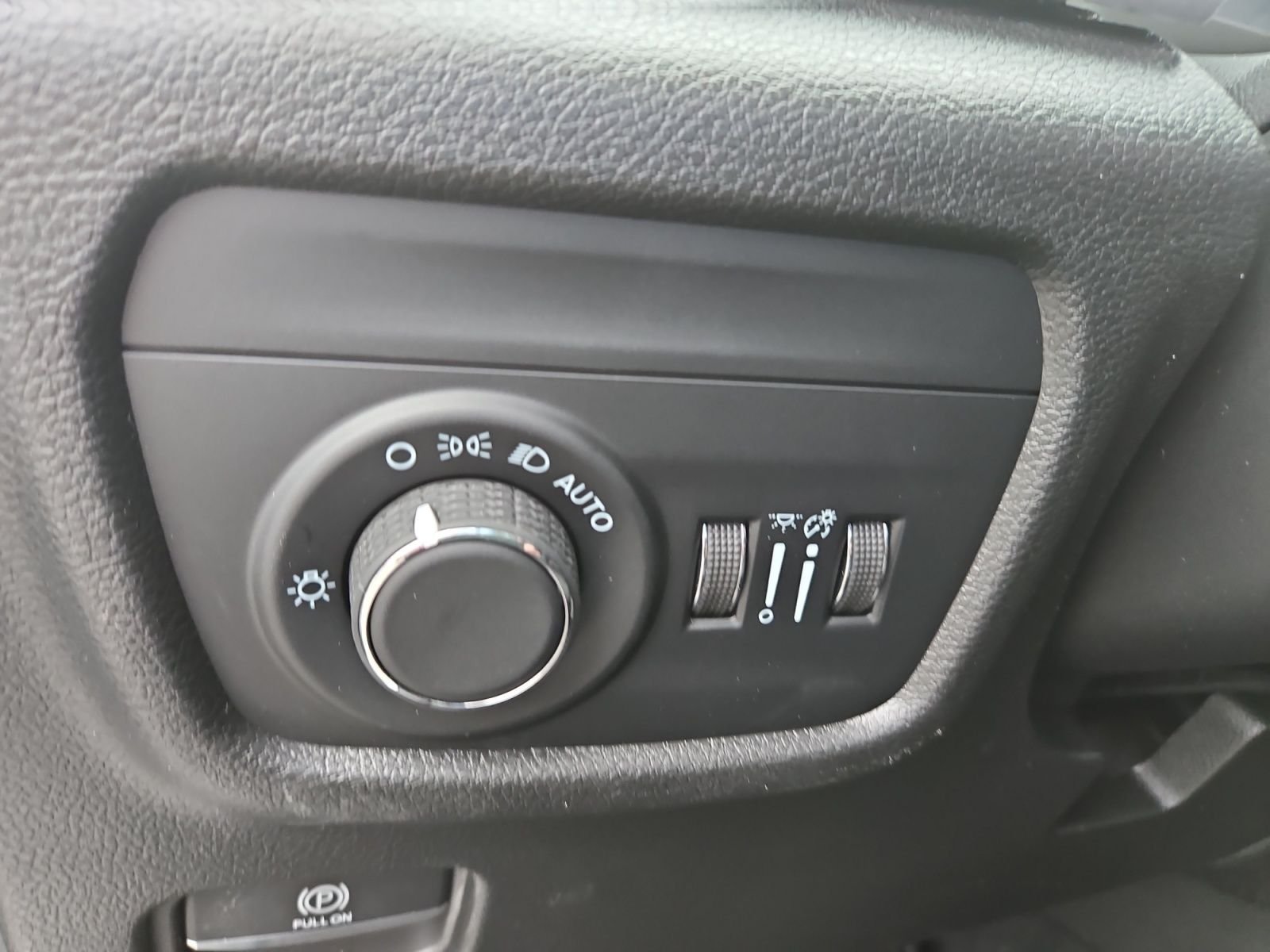 New 2026 Silver Zynith Exterior Paint Jeep Altitude image 22