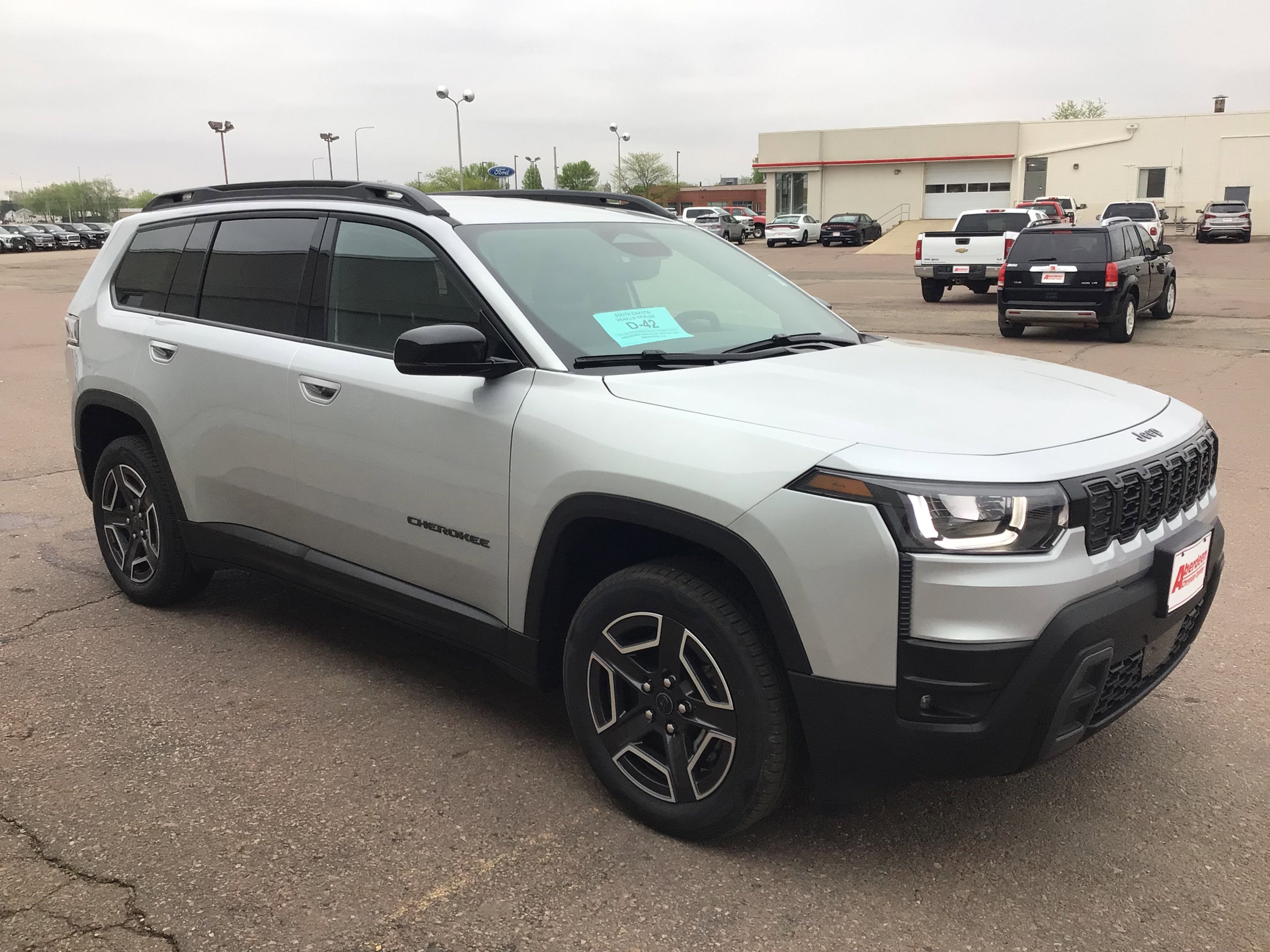 New 2026 Silver Zynith Clearcoat Jeep Limited image 4