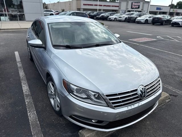 Used 2013  Volkswagen 2.0T Sport image 4