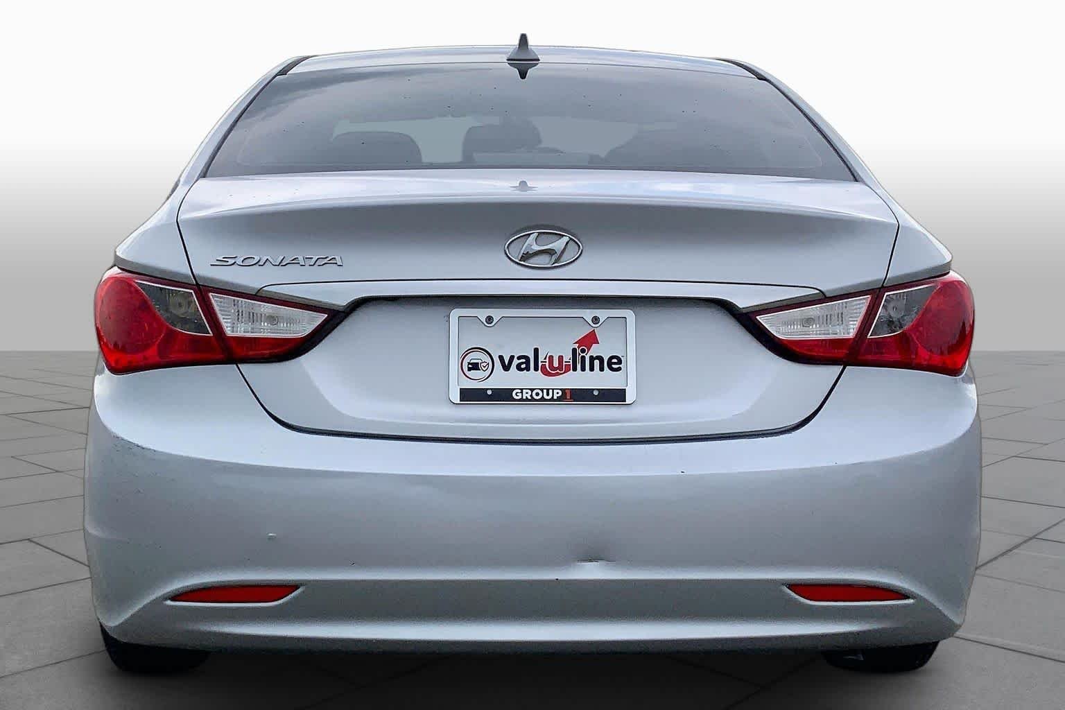 Used 2012 Radiant Silver Hyundai GLS image 5