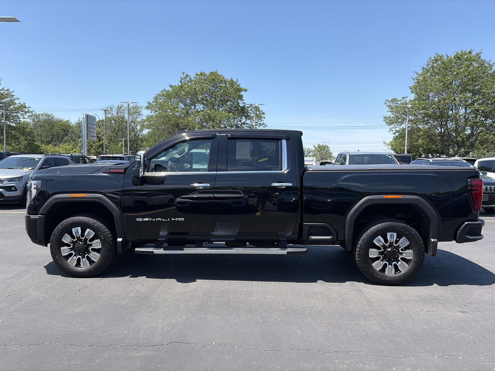 Used 2025 Onyx Black GMC Denali image 6