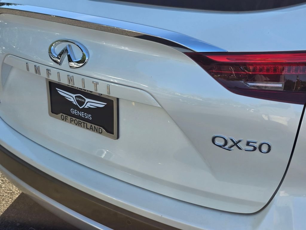 Used 2020 Majestic White INFINITI Autograph image 13