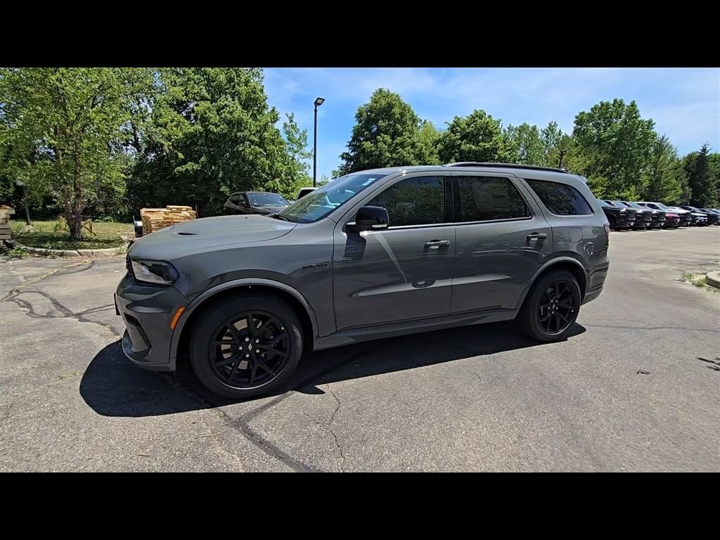 New 2026 Destroyer Gray Clear-Coat Exterior Paint Dodge GT Plus HEMI V8 image 4