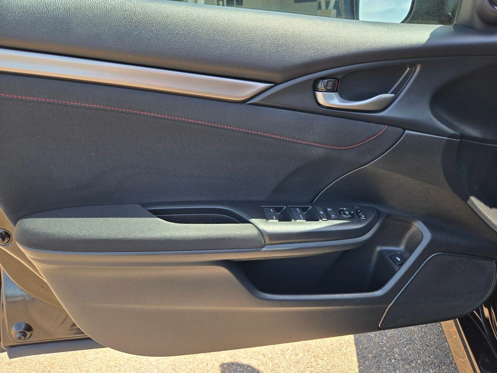 Used 2018 Crystal Black Pearl Honda Si image 22