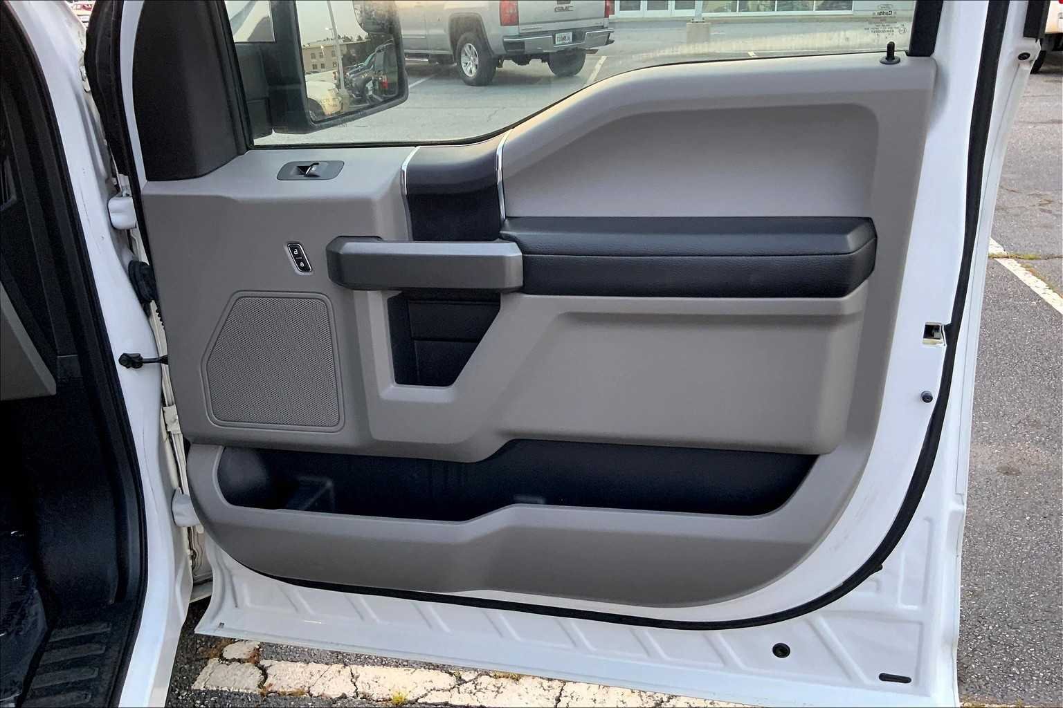 Used 2016 Oxford White Ford XLT image 22
