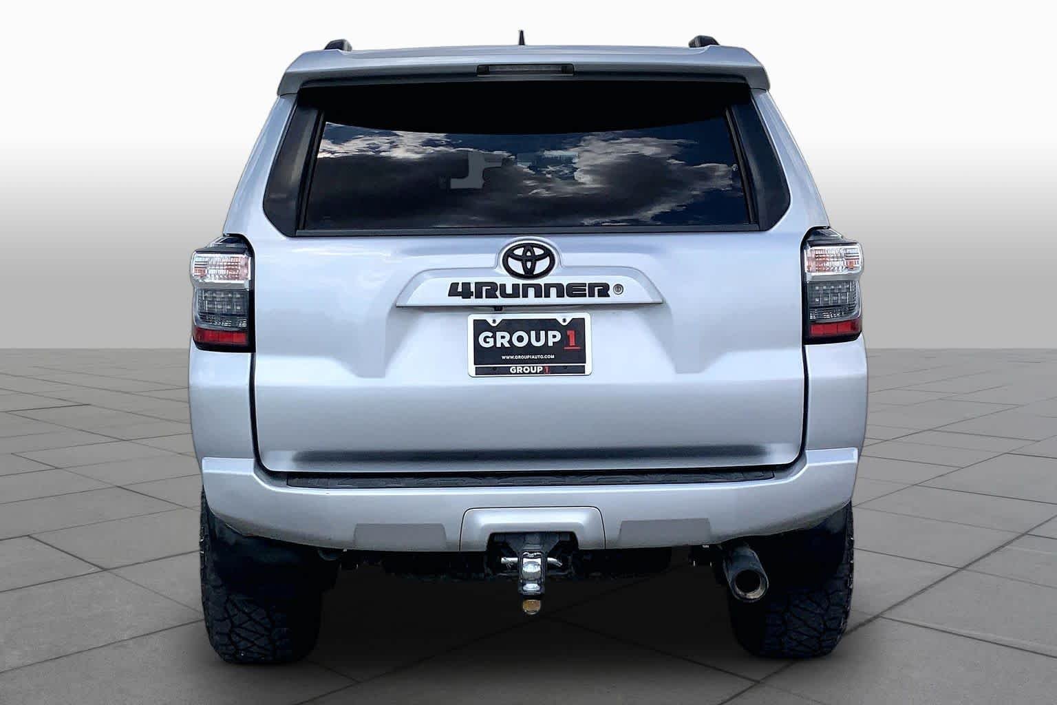 Used 2016 Classic Silver Metallic Toyota SR5 image 5
