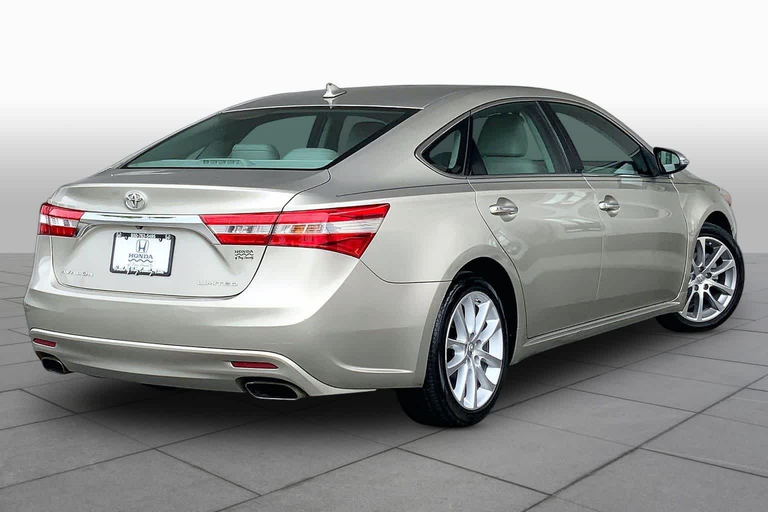 Used 2014 Creme Brulee Mica Toyota XLE image 13