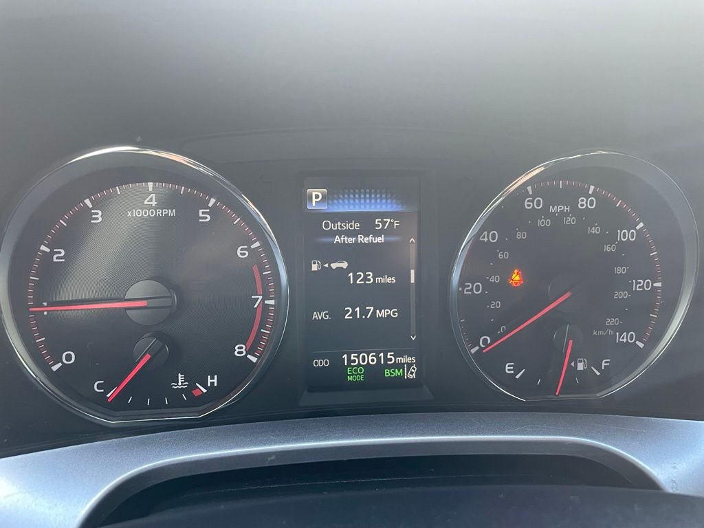 Used 2018 Magnetic Gray Metallic Toyota SE image 15