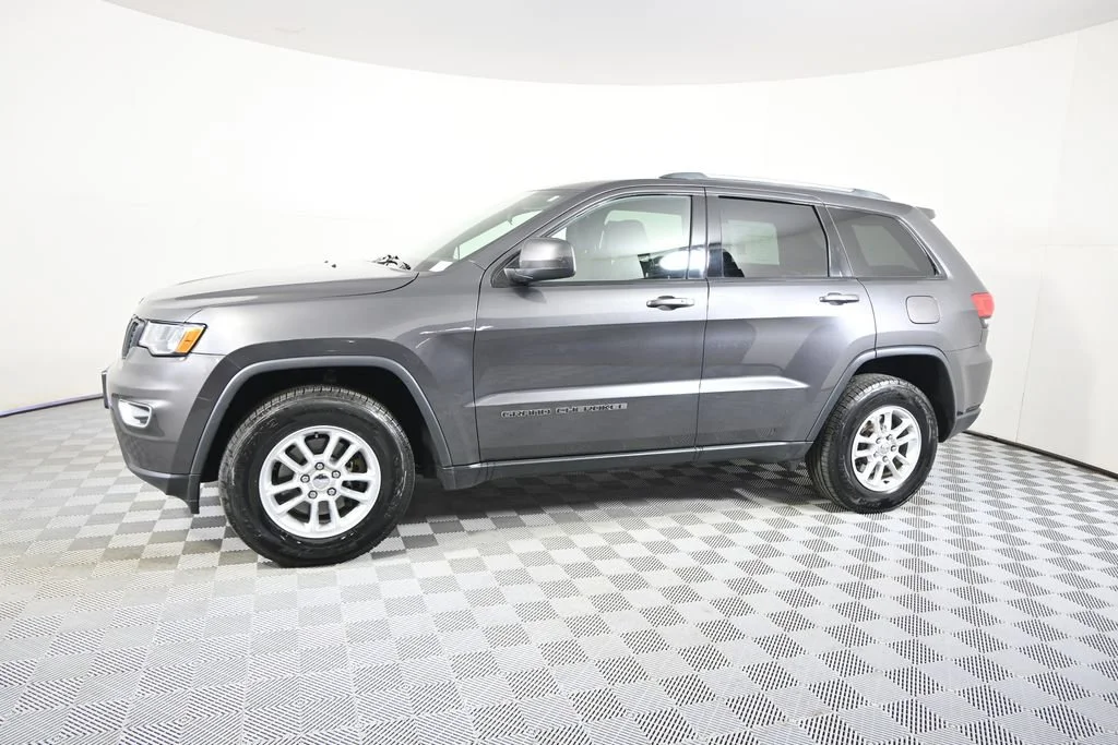 Used 2018 Jeep Grand Cherokee Laredo E with VIN 1C4RJFAG3JC318939 for sale in Forest Lake, Minnesota