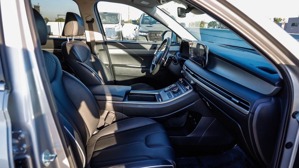Used 2025 Silver Hyundai SEL image 20