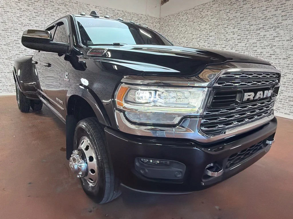 Used 2019 Diamond Black Crystal Pearlcoat Ram Limited image 9