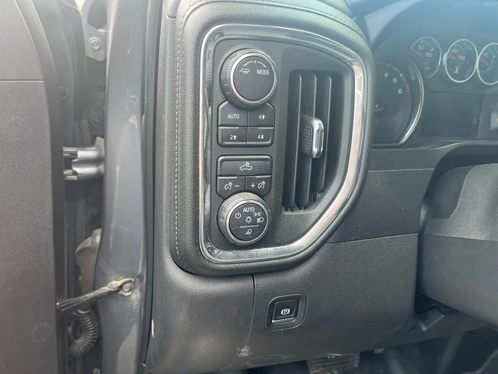 Used 2020 Gray Chevrolet LT image 5