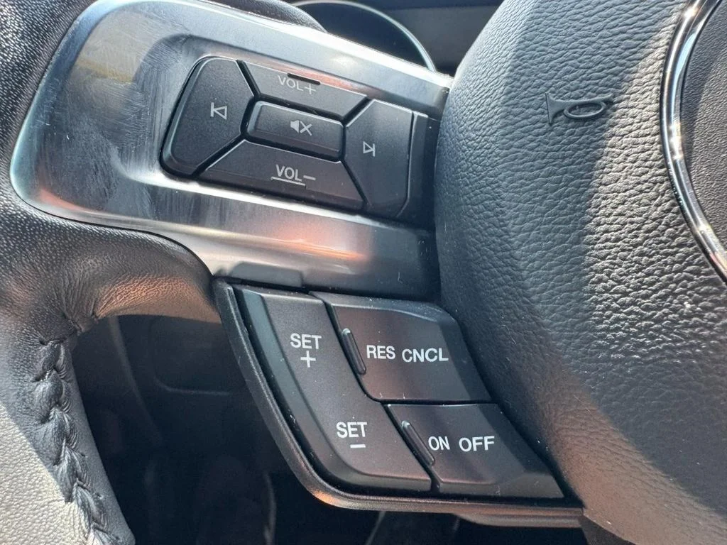 Used 2019 Magnetic Metallic Ford GT Premium image 14