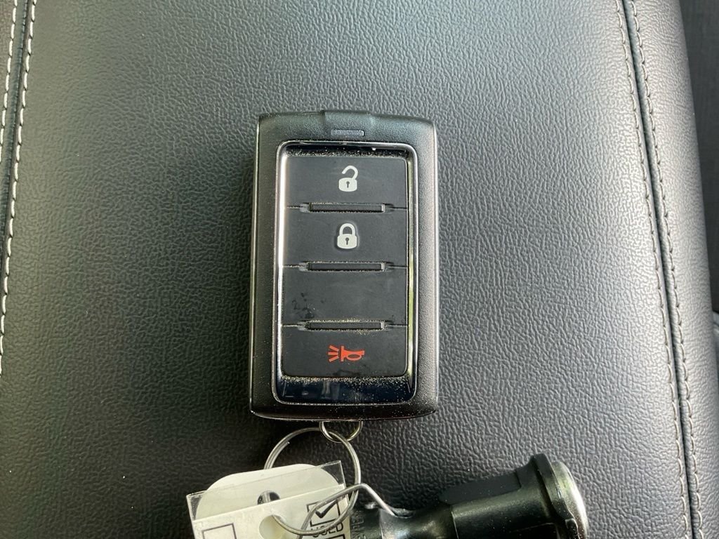 Used 2023 White Jeep Laredo image 21