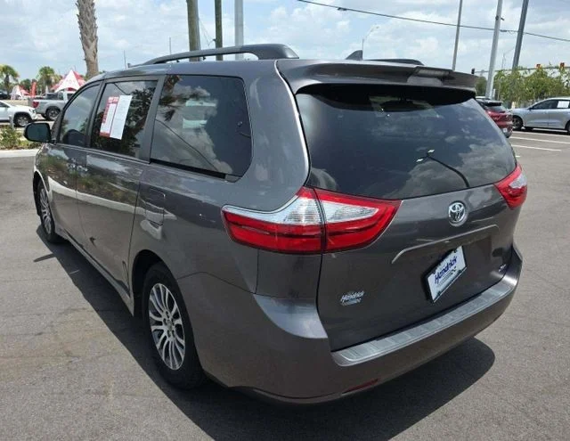 Used 2019 Gray Toyota XLE image 3