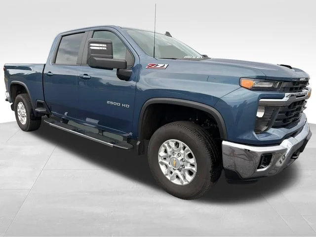 Used 2024 Lakeshore Blue Metallic Chevrolet LT image 9