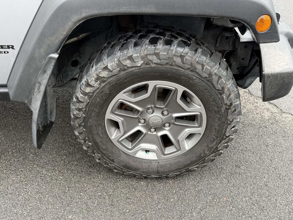 Used 2016 Silver Jeep Unlimited Rubicon image 13