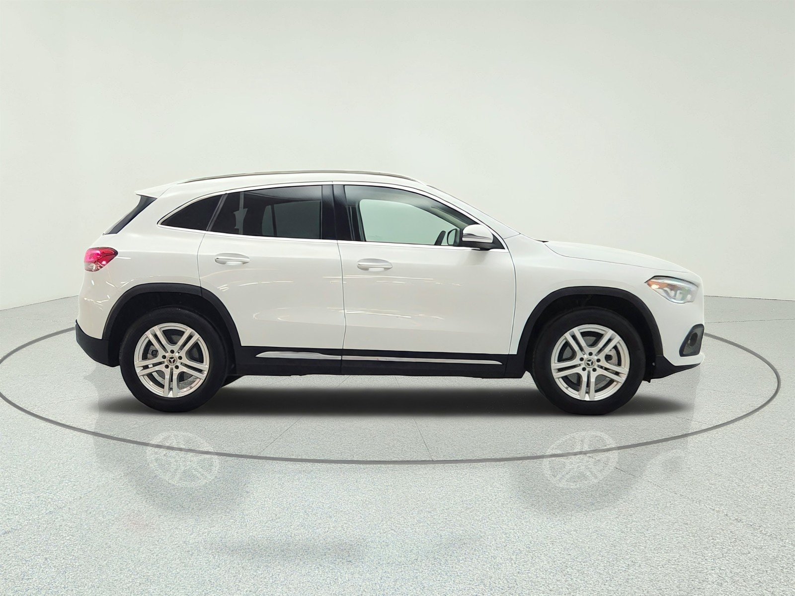 Used 2023 Digital White Metallic Mercedes-Benz GLA 250 SUV image 4