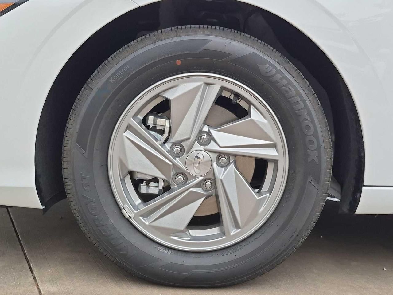 New 2026 Serenity White Hyundai SE image 13