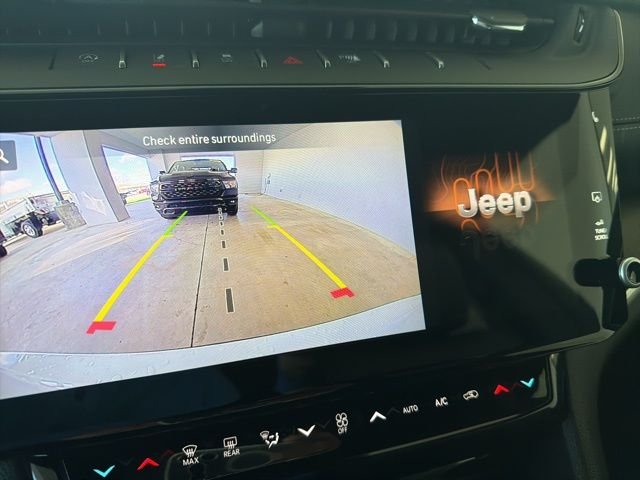 New 2026 Bright White Clear-Coat Exterior Paint Jeep Altitude image 22