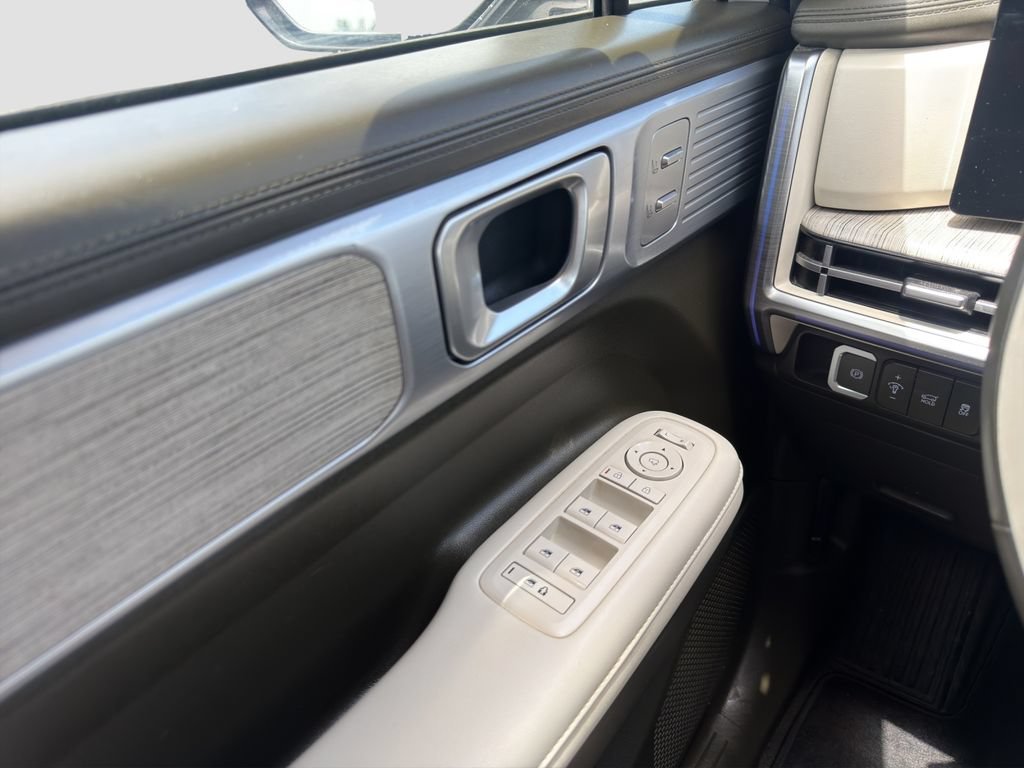 Used 2024 White Hyundai Calligraphy image 12