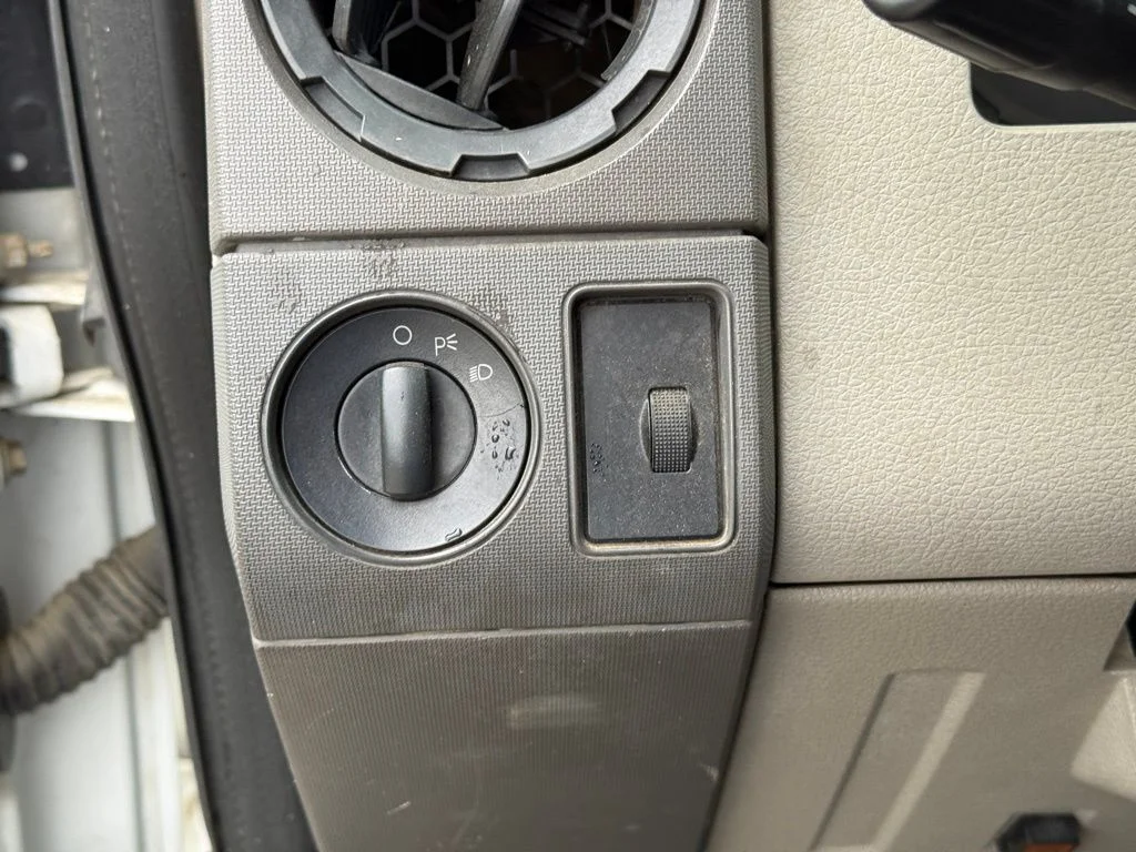 Used 2008 White Ford XL image 19
