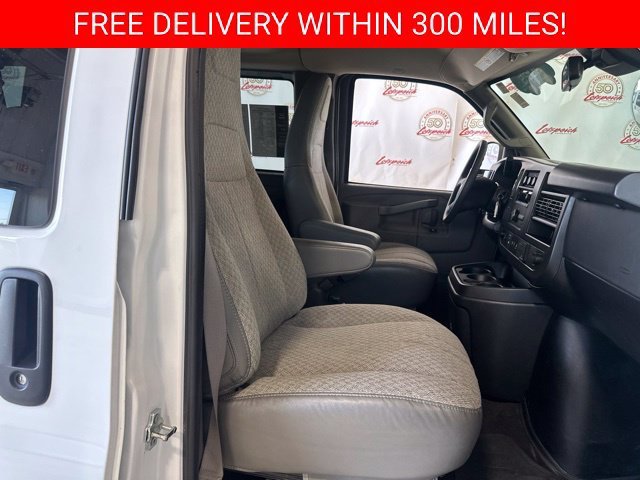 2025 Chevrolet Express Passenger LT - Photo 29