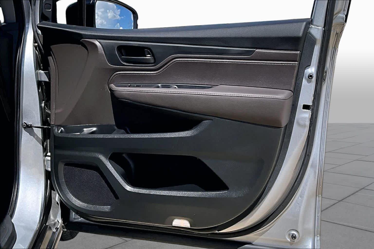 Used 2019 Lunar Silver Metallic Honda EX-L image 23
