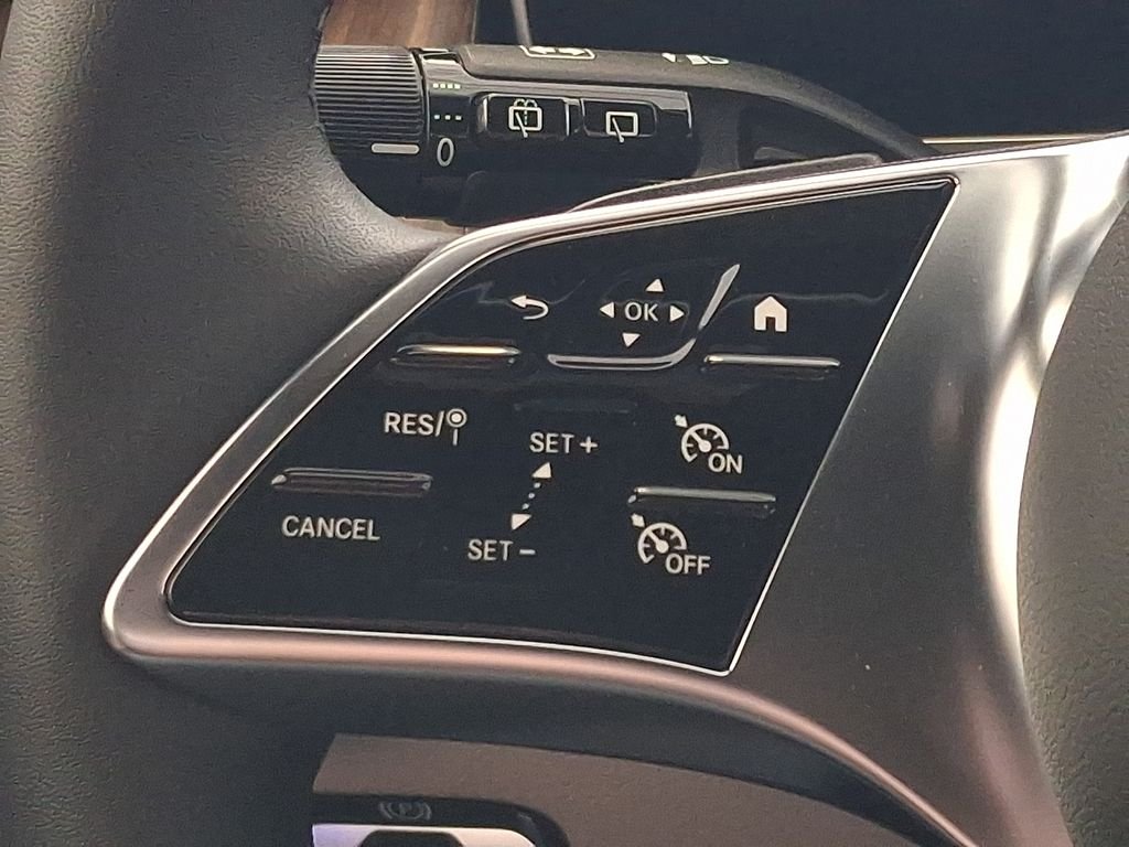 Certified Used 2026 Black Mercedes-Benz GLC 300 image 21