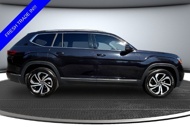 Used 2021 Black Volkswagen SEL Premium image 4